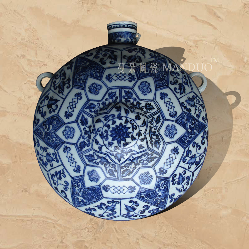 Jingdezhen hand - made porcelain flat bottles of blue and white, blue and white decoration hanging wall hanging hanging bottle hanging flat blue vase