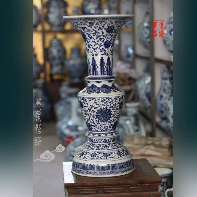 Qianlong imperial yangxin dian flower vase with blue and white classical jingdezhen fine hand made porcelain flower vase with Qianlong vase
