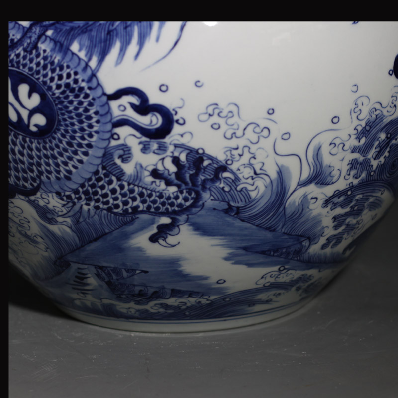 Jingdezhen blue and white sea dragon pure hand - made celestial vase imitation qianlong hand - made blue dragon playing bead