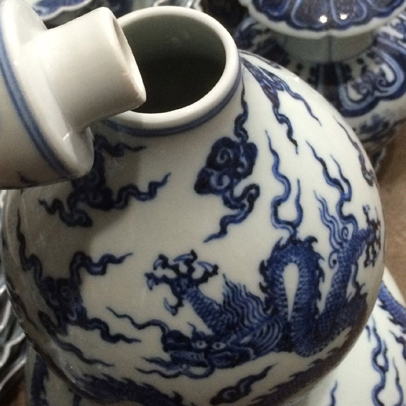 Jingdezhen imitation qianlong imperial gourd dragon ruyi ribbon ear ear bian qianlong porcelain bottle gourd vases