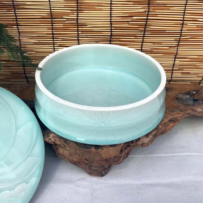 High - grade shadow carved green tea cake box of ceramic porcelain tea pot elegant High - grade flat cover large porcelain pot