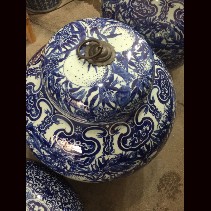 Jingdezhen hand - made porcelain bound lotus flower round porcelain cover practical 50 to 60 barrel meters high pot cover pot convex