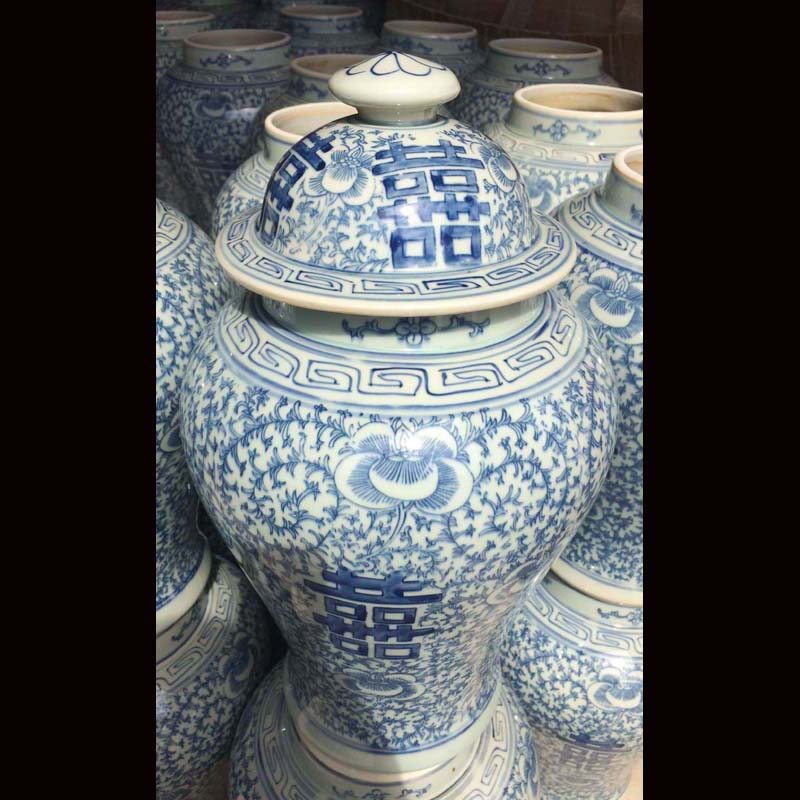 Jingdezhen hand - made archaize marriage happy character with cover the name plum bottle archaize building decoration mei bottle China happy character