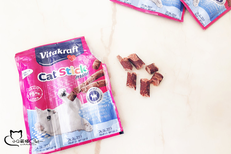 Đức Vitakraft Wei Ta Kraft mèo mèo đồ ăn nhẹ mèo đồ ăn nhẹ thịt đồ ăn nhẹ mực + mực 18 gam cá đóng hộp