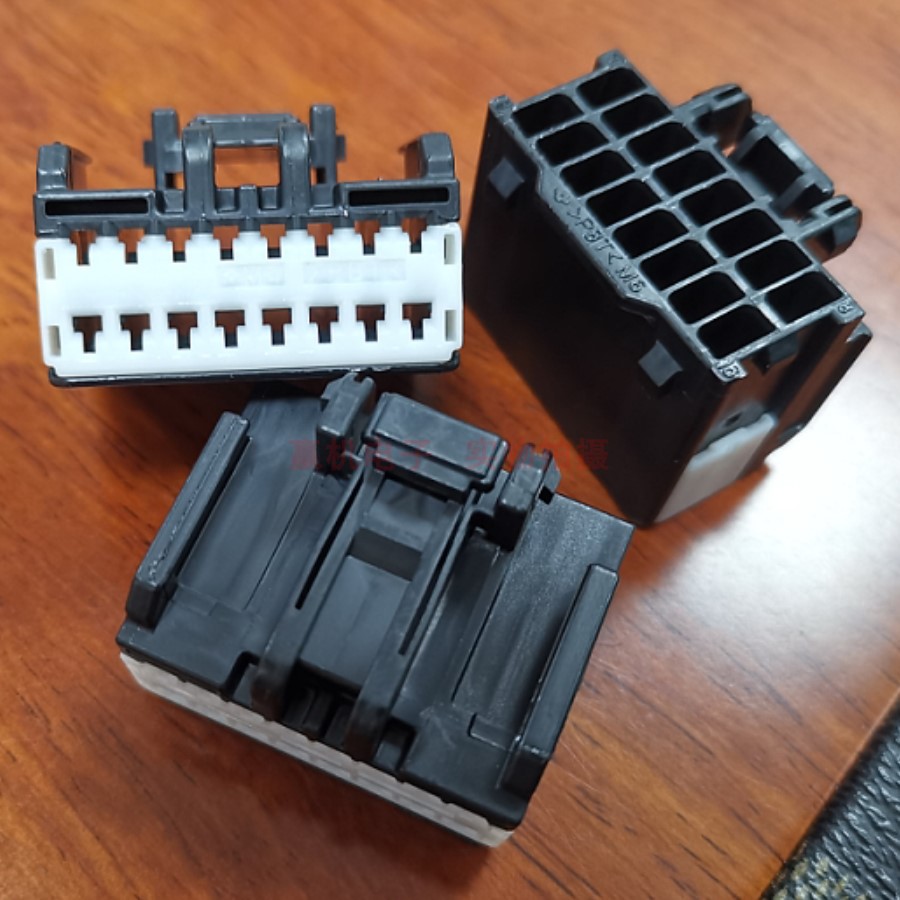 Buick Oncore HarmanBOSE 25796753 amplifier connector 2X8 16PIN terminal original