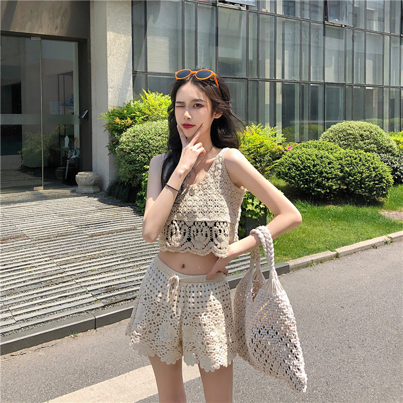 Crochet Hollow-Out Vest, Short Sleeveless Knitted Top for Autumn and Winter, Woolen Vest, Women's Outerwear Camisole