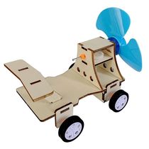 Science and technology small production children Primary School students wind driving car Science small invention diy material creative experimental toy