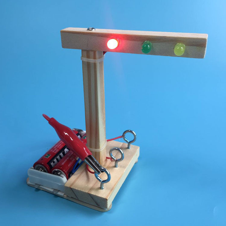 Technology small making electronic lamp Children's toy traffic light intellect assembled manually to make DIY materials