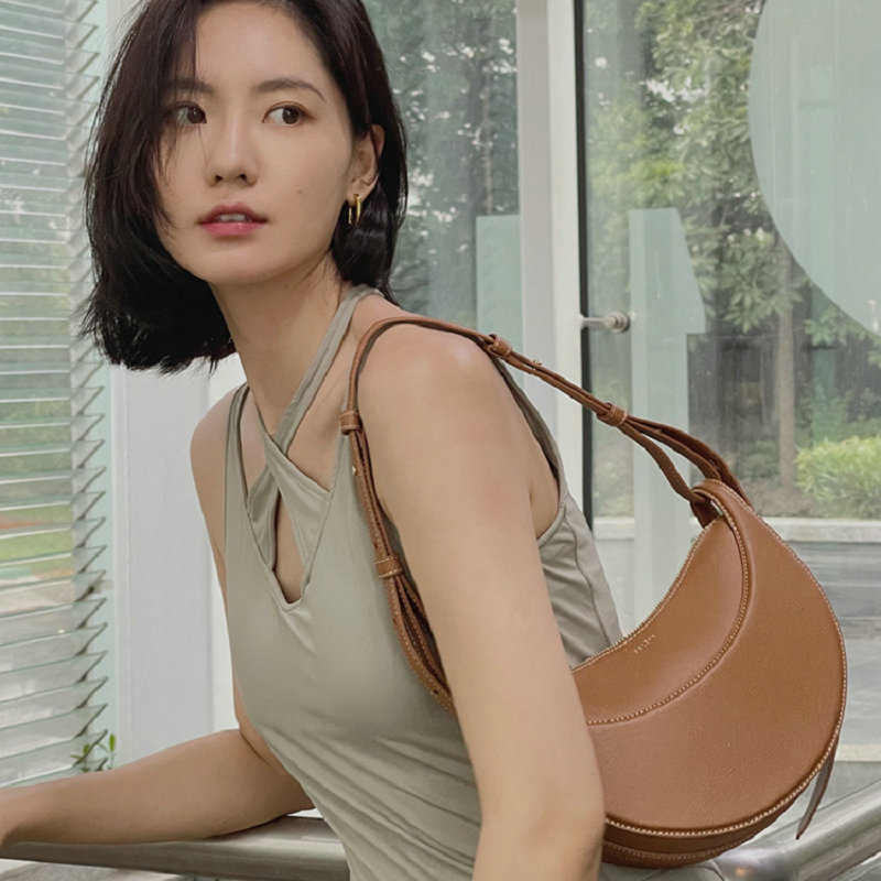 French Niche Brand Polene-Inspired Crescent Bag, Crossbody Genuine Leather Underarm Bag, Stylish Versatile Saddle Bag, Cowhide Women's Bag French Niche Brand Polene-Inspired Crescent Bag, Crossbody Genuine Leather Underarm Bag, Stylish Versatile Saddle Bag, Cowhide Women's Bag