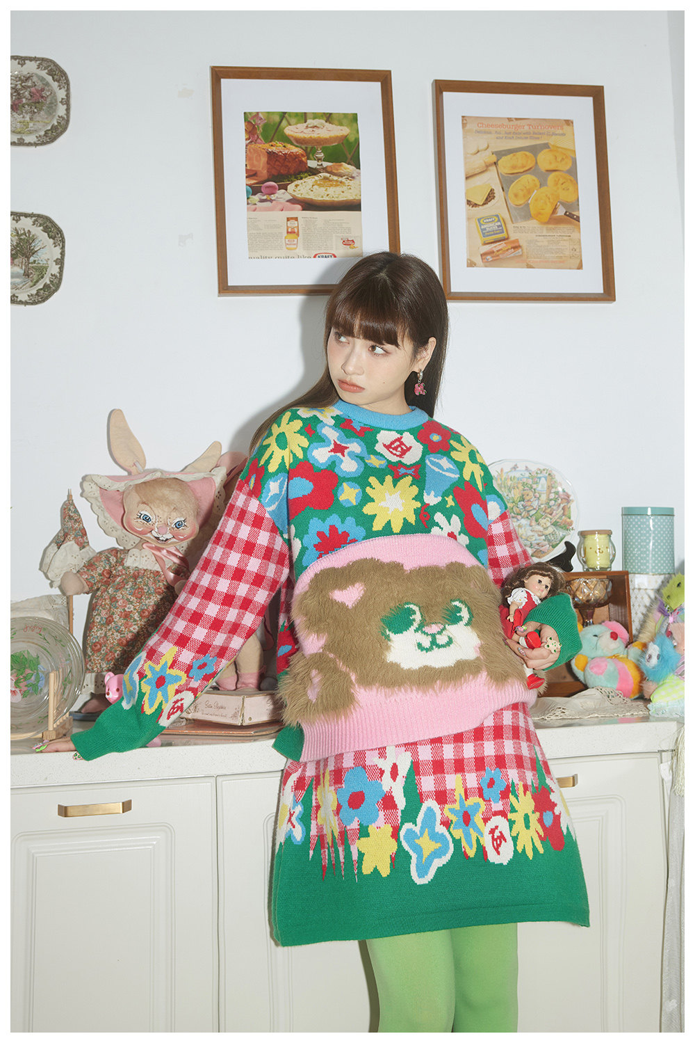 赤チェック柄 ふわふわクマと花柄 新年クリスマスムード満点セーター
