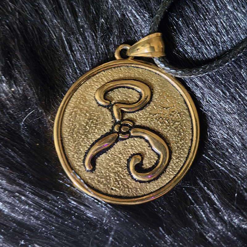 Cthulhu Yellow Sign Lord Miskatonic University Hastur Emblem Role-Playing Party Pendant Keychain Hastur