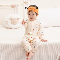 Маленькие белые цветочные шляпы