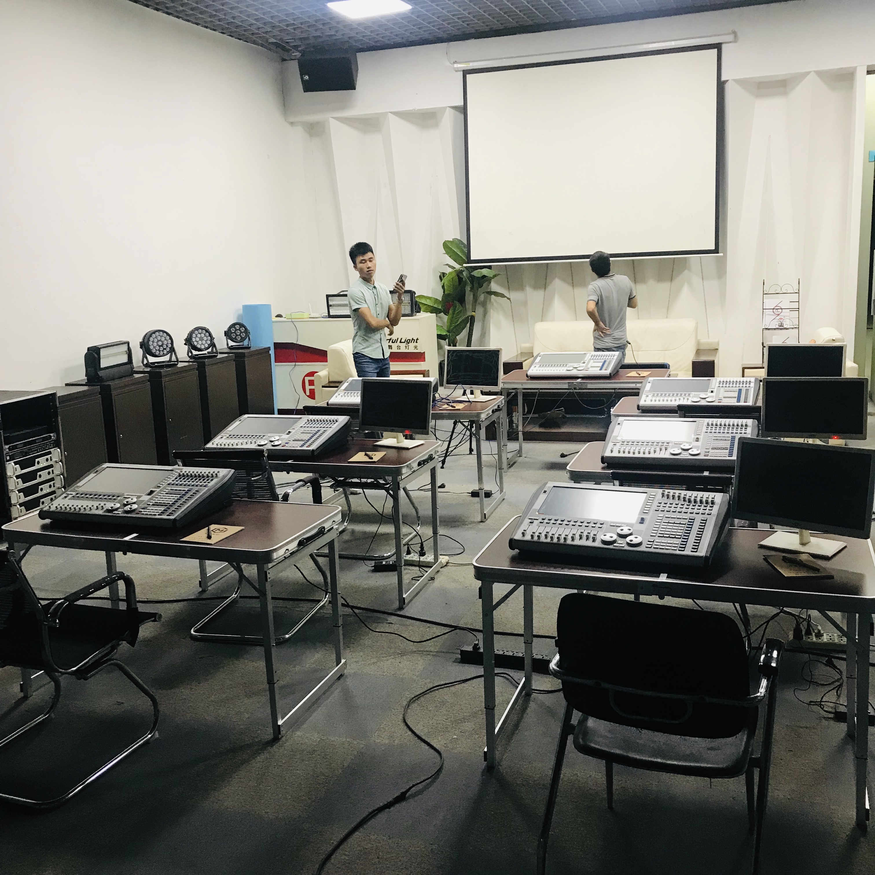 Light Beauty Vision Tiger Touch Tiger Touch Control Desk Training Real-life Skills Training Tiger Control Desk Training