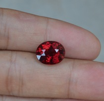 Natural super flash full fire magnesium aluminum garnet bare stone 7 625 carats The naked eye flawless color gorgeous send certificate
