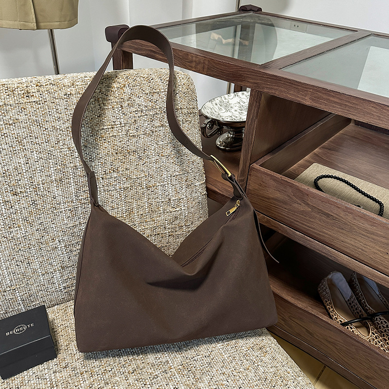 Interesting and Stylish Melard Shoulder Bag, a High-Appearance Casual Underarm Bag for Autumn