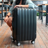 Черная модная полоса