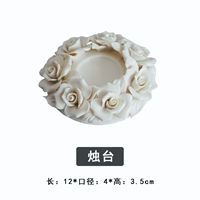 Подсвечник с розой, зажатый вручную