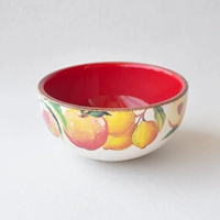 Микро -покров с желтой персиковой миской