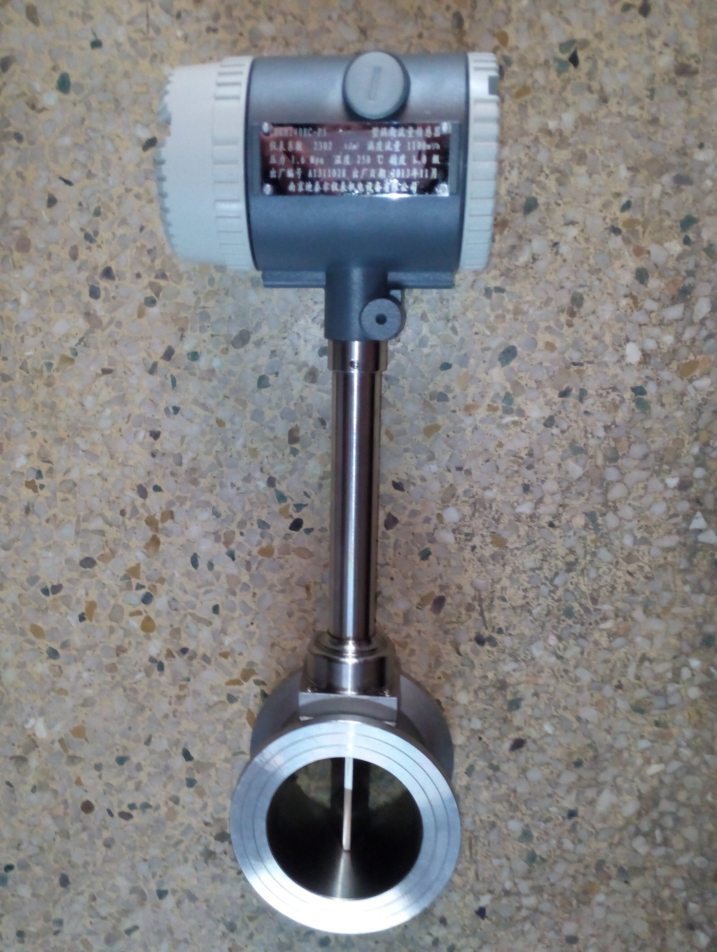 Intelligent field display type Vortex Street flow meter LUGB2403P4 Lithium battery powered steam flow meter