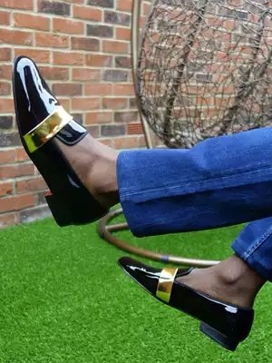 New European and American catwalk gold patent leather horizontal belt men's patent leather lofford shoes big brand same trend fashion low-top shoes