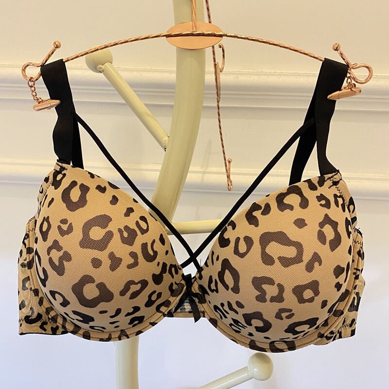 Foreign Trade Sexy Leopard Print J-Cup Bra for Large Busts, Enhancing and Rounding Effect, 75K Smooth Seamless Bra Strap, 70F Push-Up Comic-Style Bra Foreign Trade Sexy Leopard Print J-Cup Bra for Large Busts, Enhancing and Rounding Effect, 75K Smooth Seamless Bra Strap, 70F Push-Up Comic-Style Bra