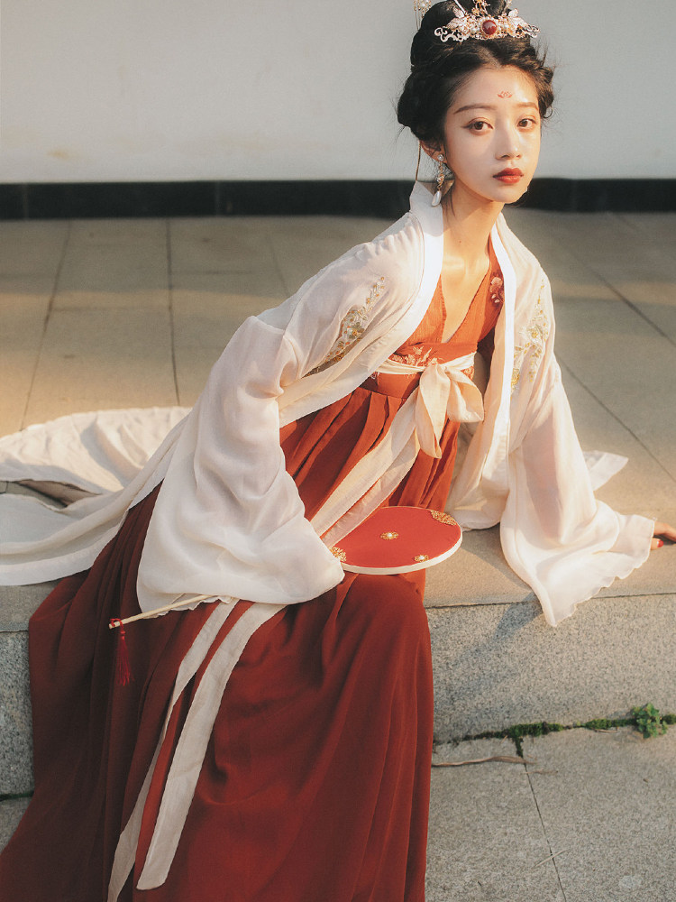 Fire tree Honeysuckle original Hanfu female fairy elegant red chest skirt daily dance Han element suit autumn outfit