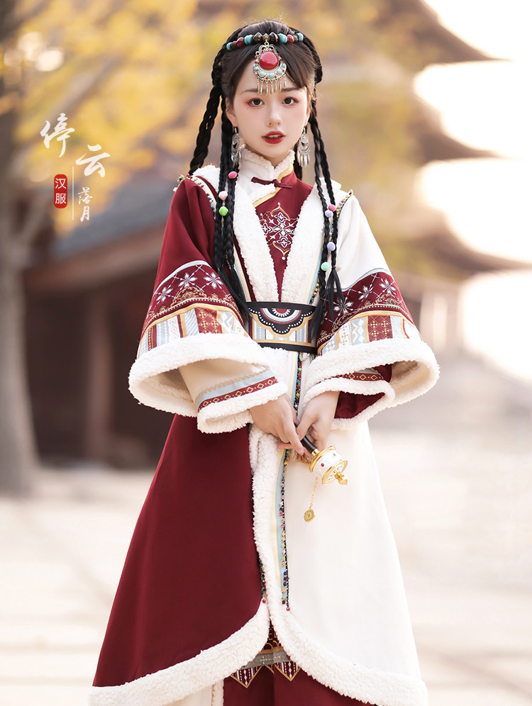 Китайцы одежда наборы 原创藏枫改良汉服女中国风秋冬汉元素少女民族风加绒藏袍披风套装