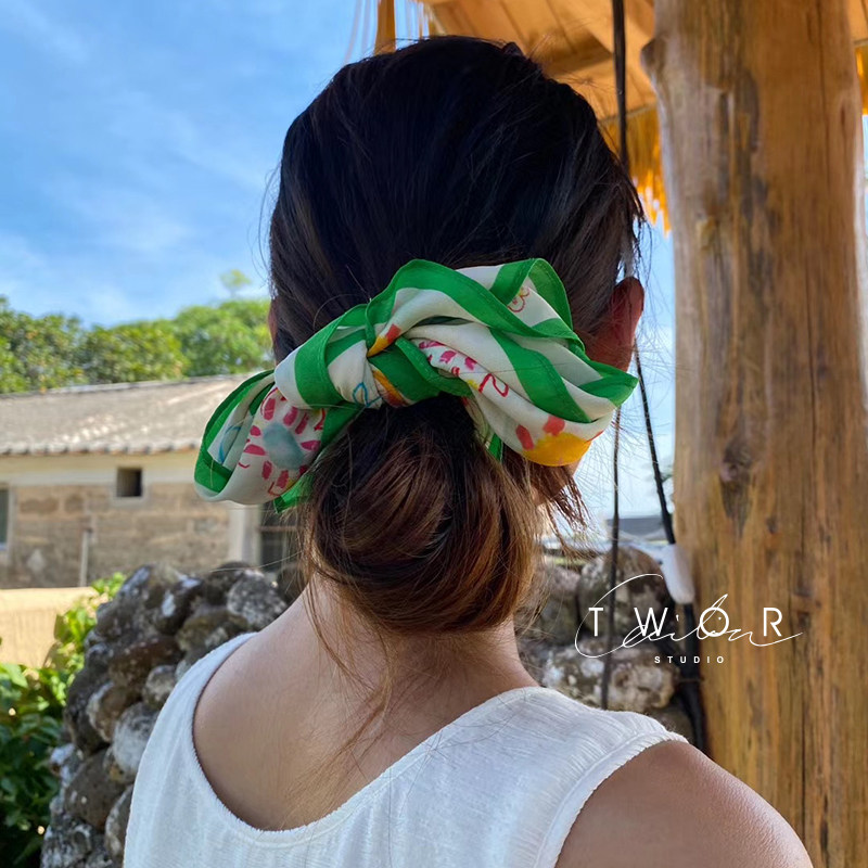 TWOR MASTER SERIES ART PRINTED THIN Genuine Silk Scarf Mulberry Silk Headscarf Hair with a small fanged woman holiday