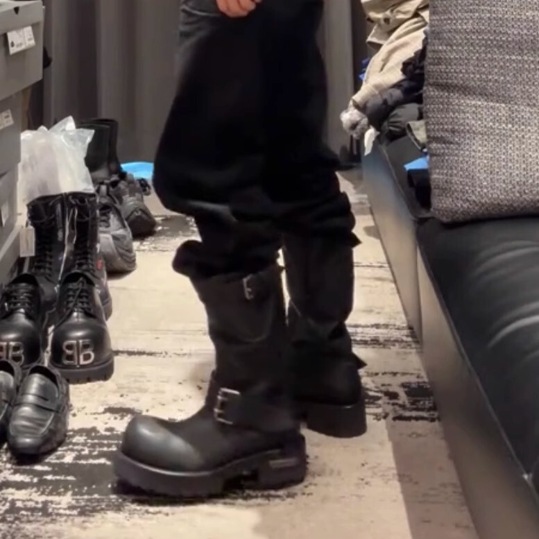 Dark Paris Boots, Retro Motorcycle Boots, Unisex Venom Boots, Belt Buckle Mid-Calf Riding Boots, Large Toe Martin Boots Dark Paris Boots, Retro Motorcycle Boots, Unisex Venom Boots, Belt Buckle Mid-Calf Riding Boots, Large Toe Martin Boots
