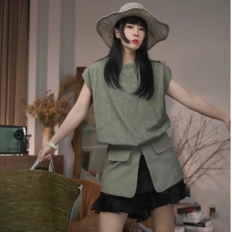 Infobyfive Summer Two-Piece Set with Shoulder Pads, Flutter Sleeves, Oversized T-Shirt, Waist Belt, Two-Piece Set Nf0605527