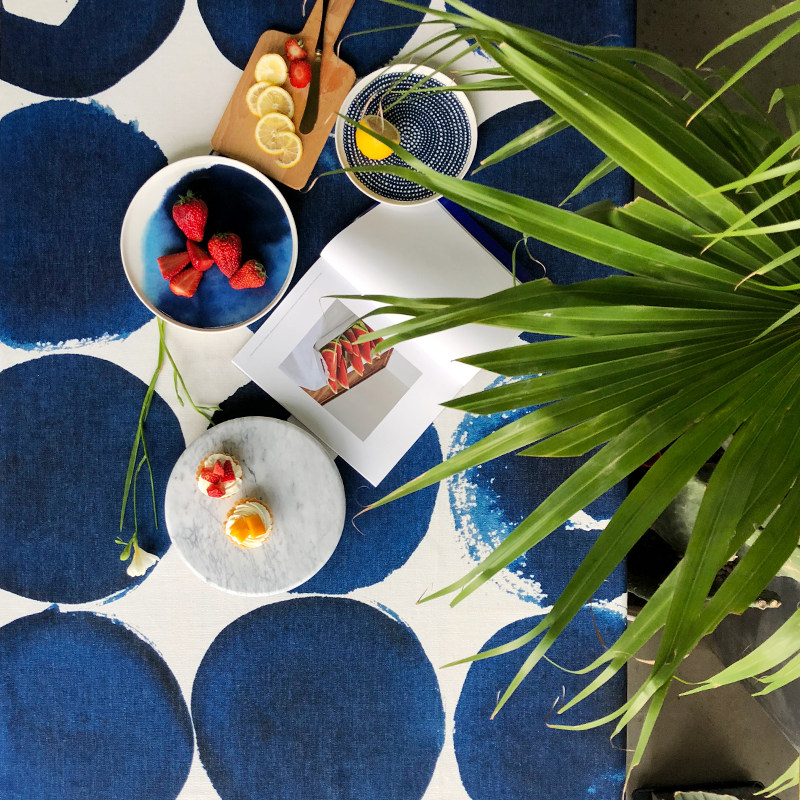 Original hand-painted creative Nordic bed and breakfast soft ink Blue dots American simple tablecloth cover cloth Coffee table table mat