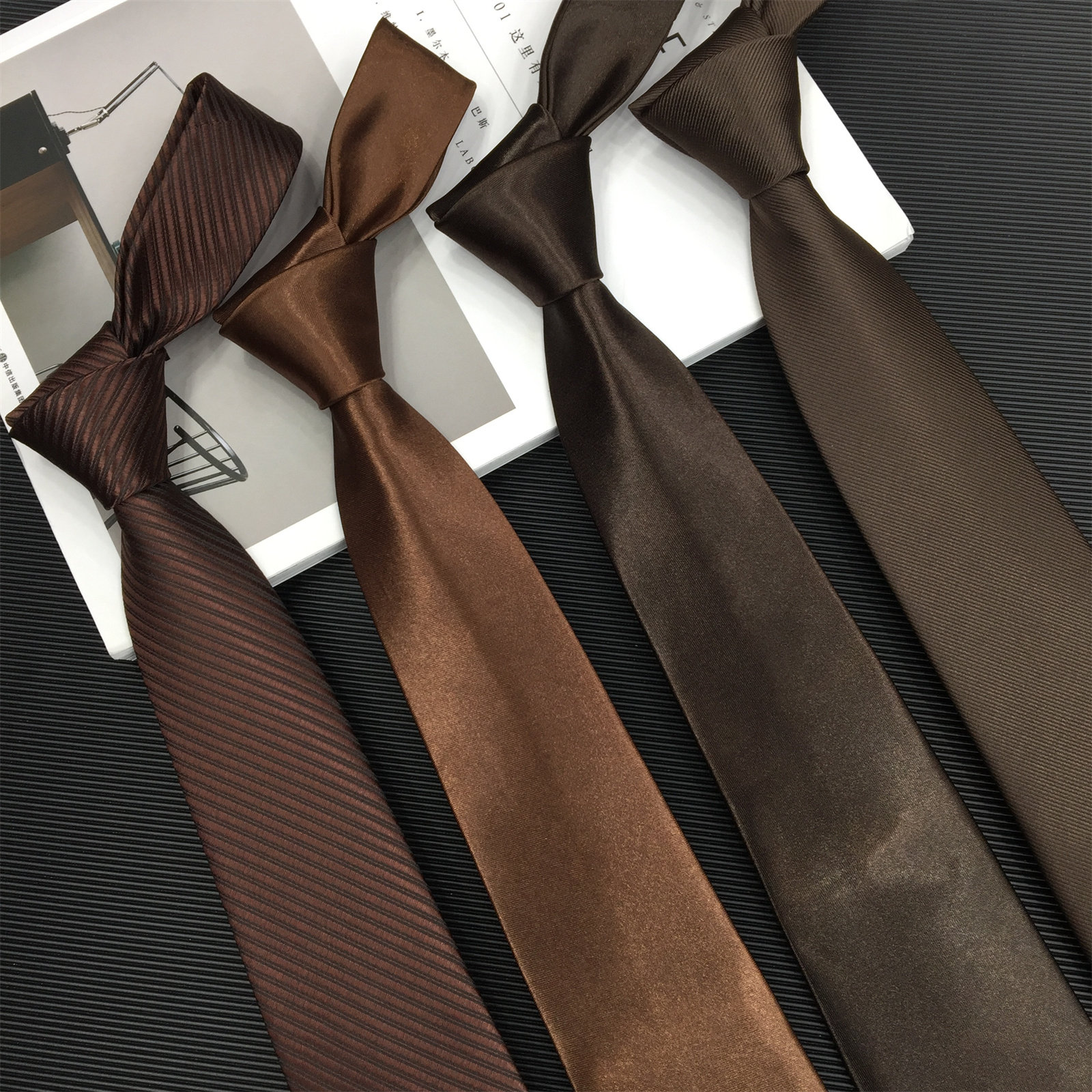 Solid coffee-colored men's tie, dark coffee, light coffee, brown patterned, formal, business casual, Korean style, narrow, hand-stitched, zipper, no stitching required.