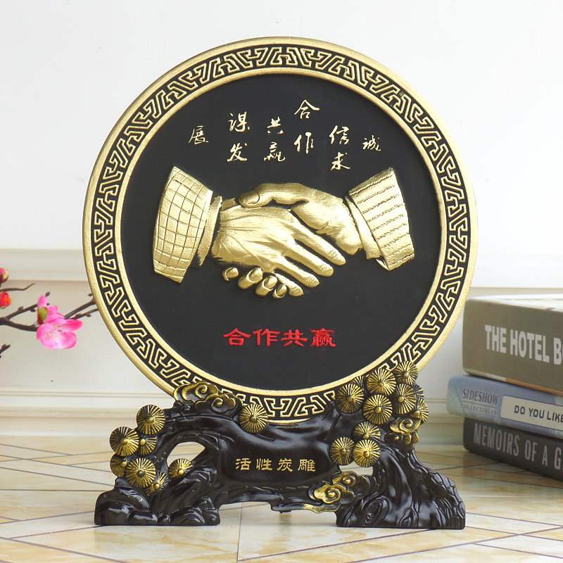 Cooperation Win-win Handshake Swing Piece Boss Office Furnishing Decoration Bookcase Desk Office Desk Cabinet Table Decoration Book