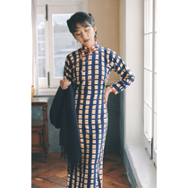 Jasmine cheongsam eight-point sleeve full-length retro Literature and Art Daily People silk cheongsam city