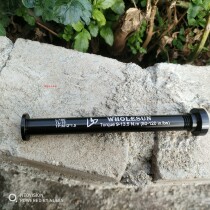 Disc brake highway front fork barrel shaft 100 * 12MM 142*12 barrel shaft frame front barrel shaft flower drum lock positive