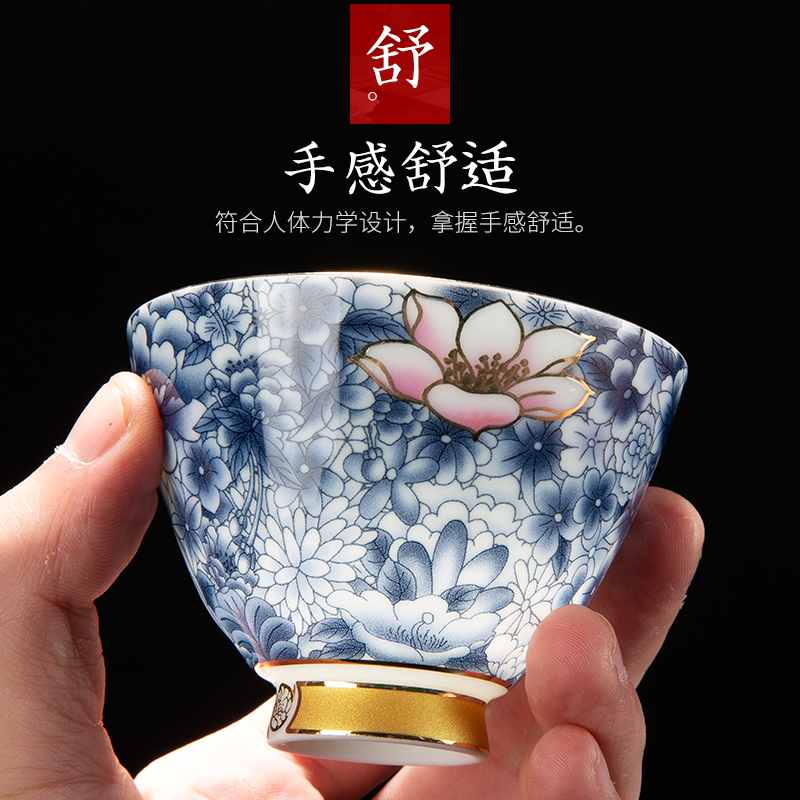 Blue and white porcelain masters cup sample tea cup single jingdezhen single ceramic cups of tea light cup kung fu building lamp that large bowl