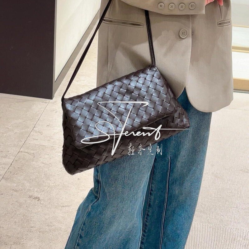 Old Money Style! Hand-Woven Giorno Clutch Bag, Single Shoulder Crossbody Bag, Flap Underarm Bag, Cloud Bag, Garbage Bag