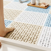 Желтый, белый и синий три человека