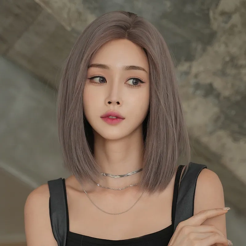 Wig for Women with Short Straight Hair, Fashionable Middle Parted Lace Full Headgear, Chemical Fiber Artificial, Japanese and Korean High Temperature Silk Full Headgear