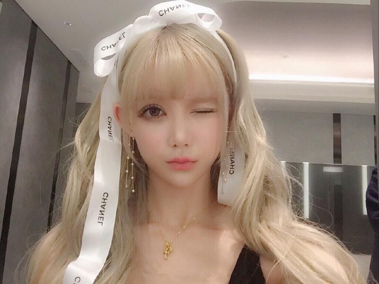 Perruque ANNA LUO  .  Les cheveux longs - Ref 2607379 Image 18