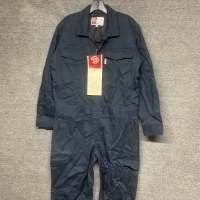 Боковые карманы из хлопка темно-синего цвета.