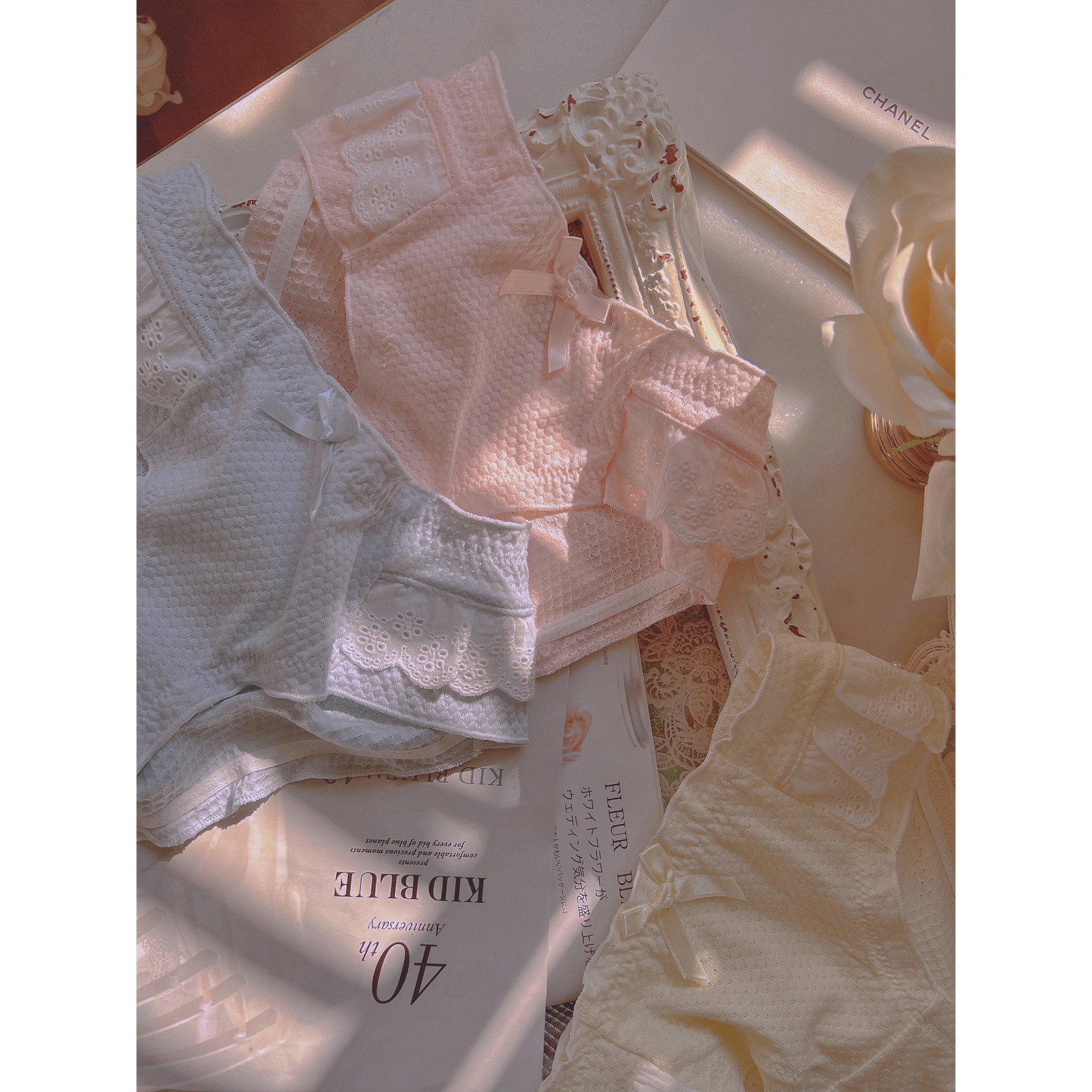 Domey Sweet Bow with Wafford Litton Shorts in Comfortable Breath and Low Low Waist Pure Sweet Bow