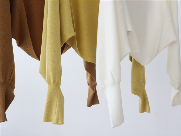 The new 2022 autumn collection of woolen knitted cardigan for women features a loose-fitting shawl with a laid-back style. It is a one-piece solid-color outerwear with a small coat pic 2