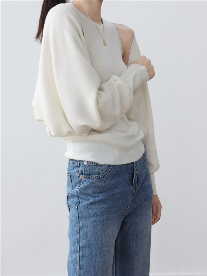 The new 2022 autumn collection of woolen knitted cardigan for women features a loose-fitting shawl with a laid-back style. It is a one-piece solid-color outerwear with a small coat pic 21