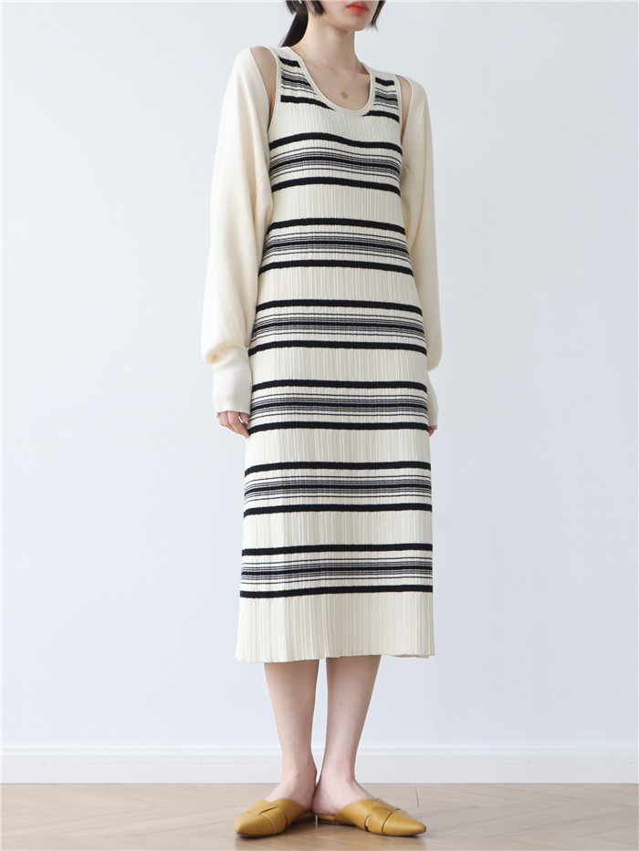The new 2022 autumn collection of woolen knitted cardigan for women features a loose-fitting shawl with a laid-back style. It is a one-piece solid-color outerwear with a small coat pic 26