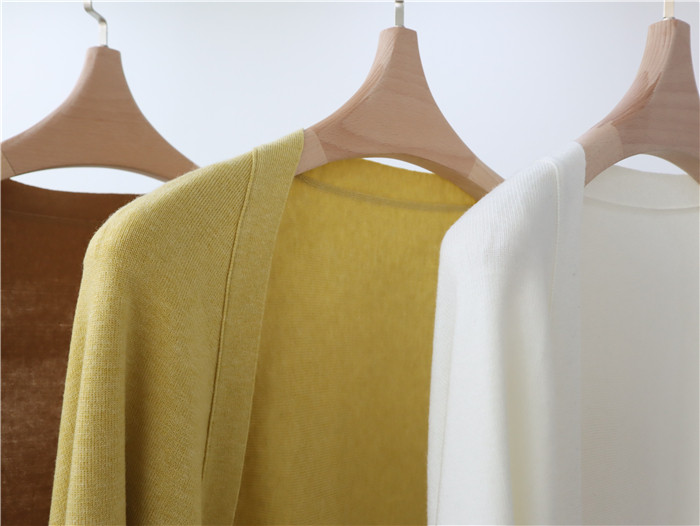 The new 2022 autumn collection of woolen knitted cardigan for women features a loose-fitting shawl with a laid-back style. It is a one-piece solid-color outerwear with a small coat pic 30