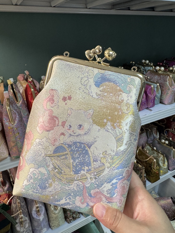 Chinese-Style Song Brocade Li Dexi's Ride the Wind and Waves Cat Phone Bag