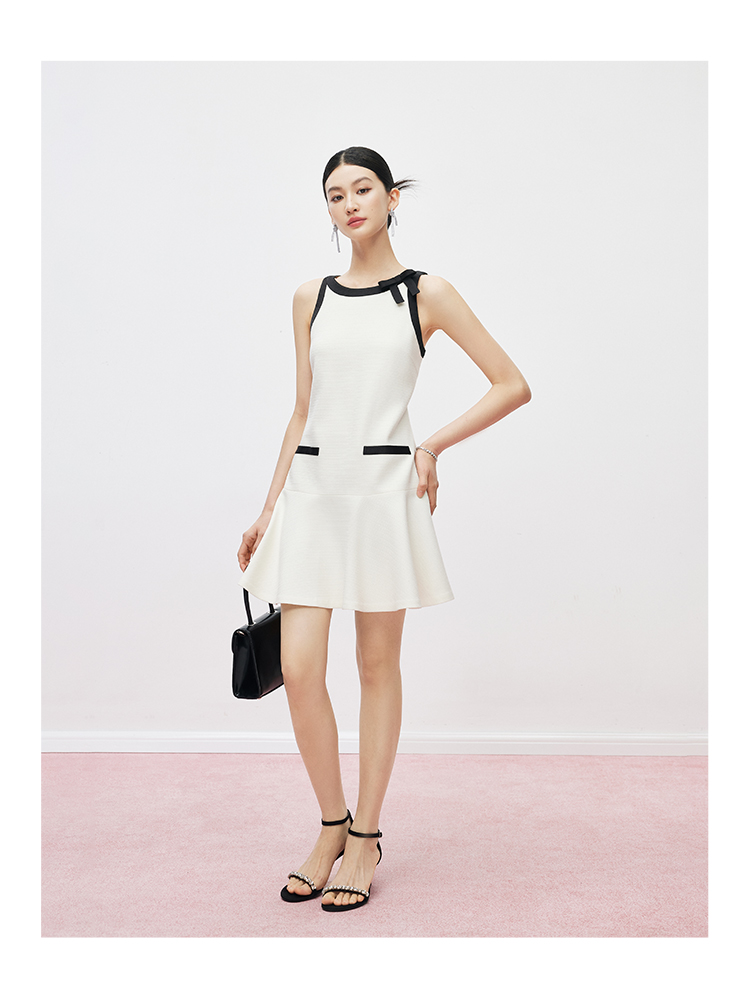 Đầm dáng xòe suông nhẹ trắng phối đen cổ nơ xòe BS0153; Giá: 549.000 VNĐ