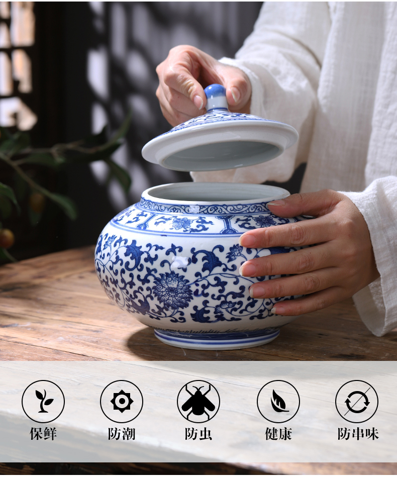 Jingdezhen ceramic pot seal storage tank with cover of blue and white porcelain tea pot pot home decor China traditional Chinese medicine