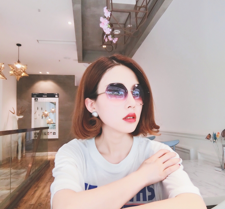 Net red 2018 new vòng sunglasses nữ Hàn Quốc phiên bản của không khung pha lê cắt tỉa tính khí thời trang UV sunglasses